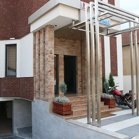 Hotel Admiral Prizren Bagian luar foto