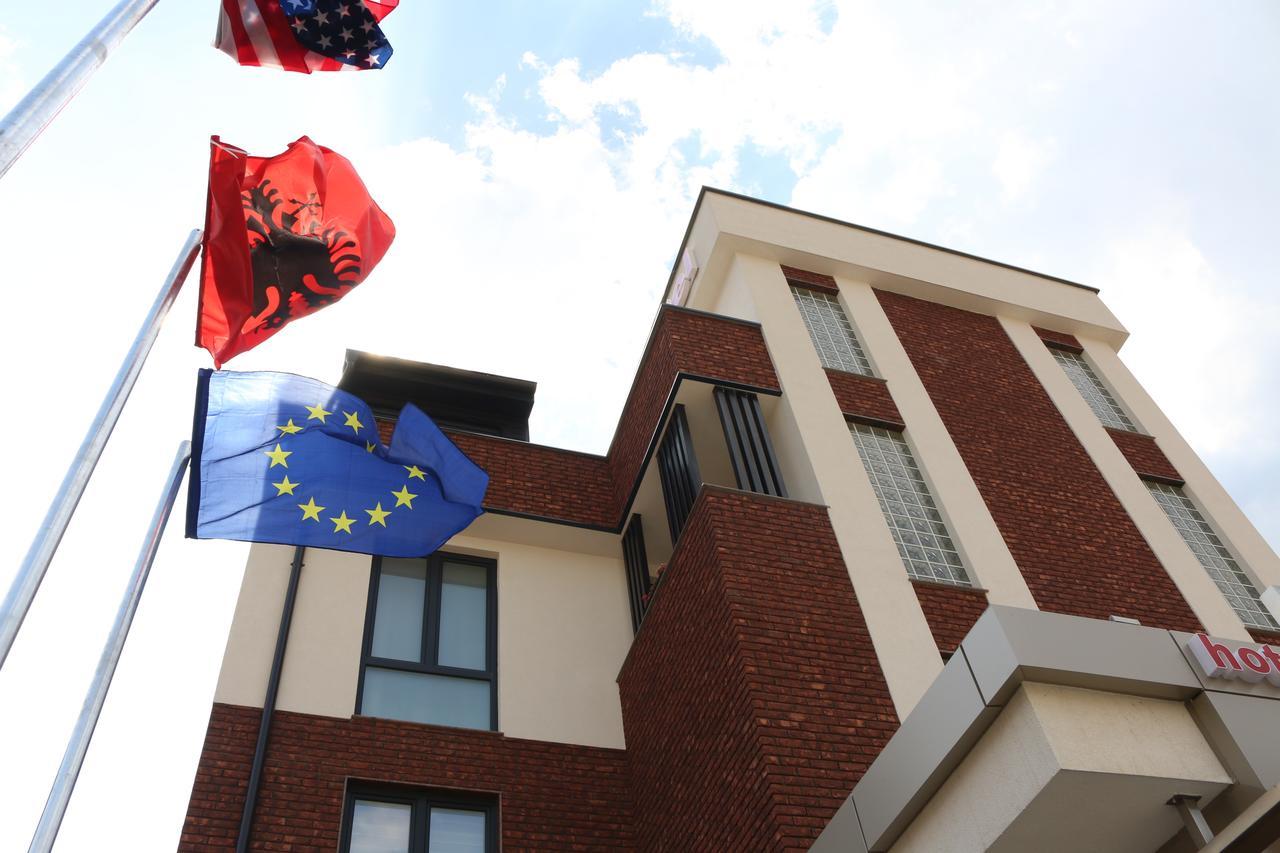 Hotel Admiral Prizren Bagian luar foto