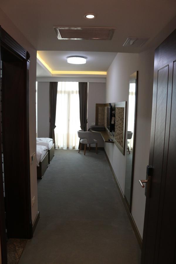 Hotel Admiral Prizren Bagian luar foto
