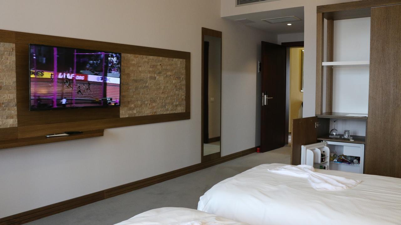 Hotel Admiral Prizren Bagian luar foto