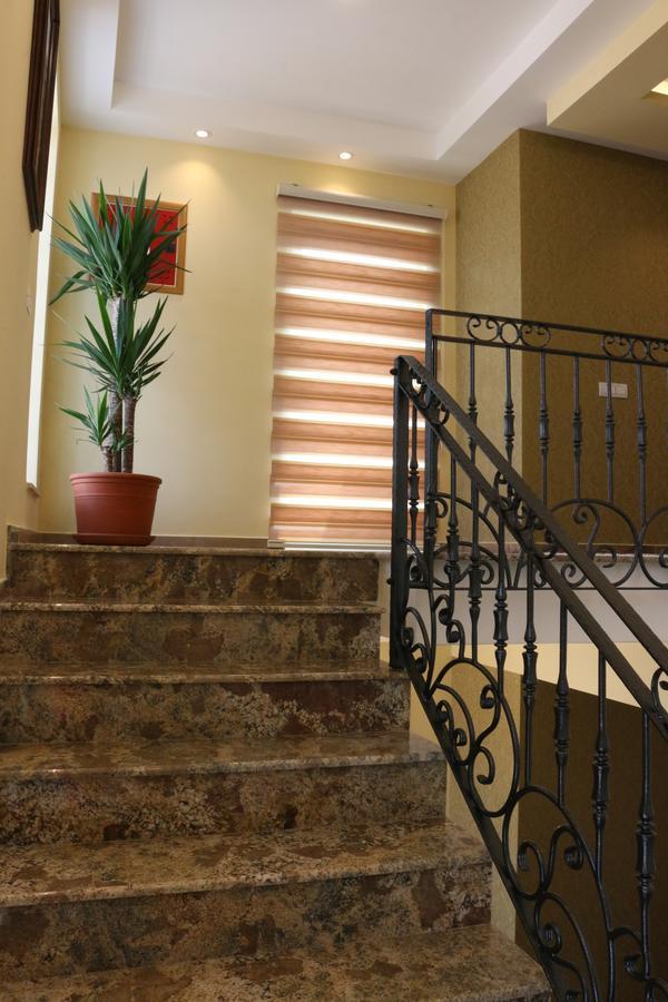 Hotel Admiral Prizren Bagian luar foto